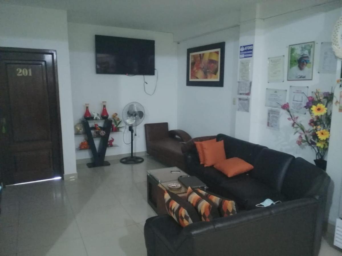 Hospedaje Renzo Tarapoto Exterior foto