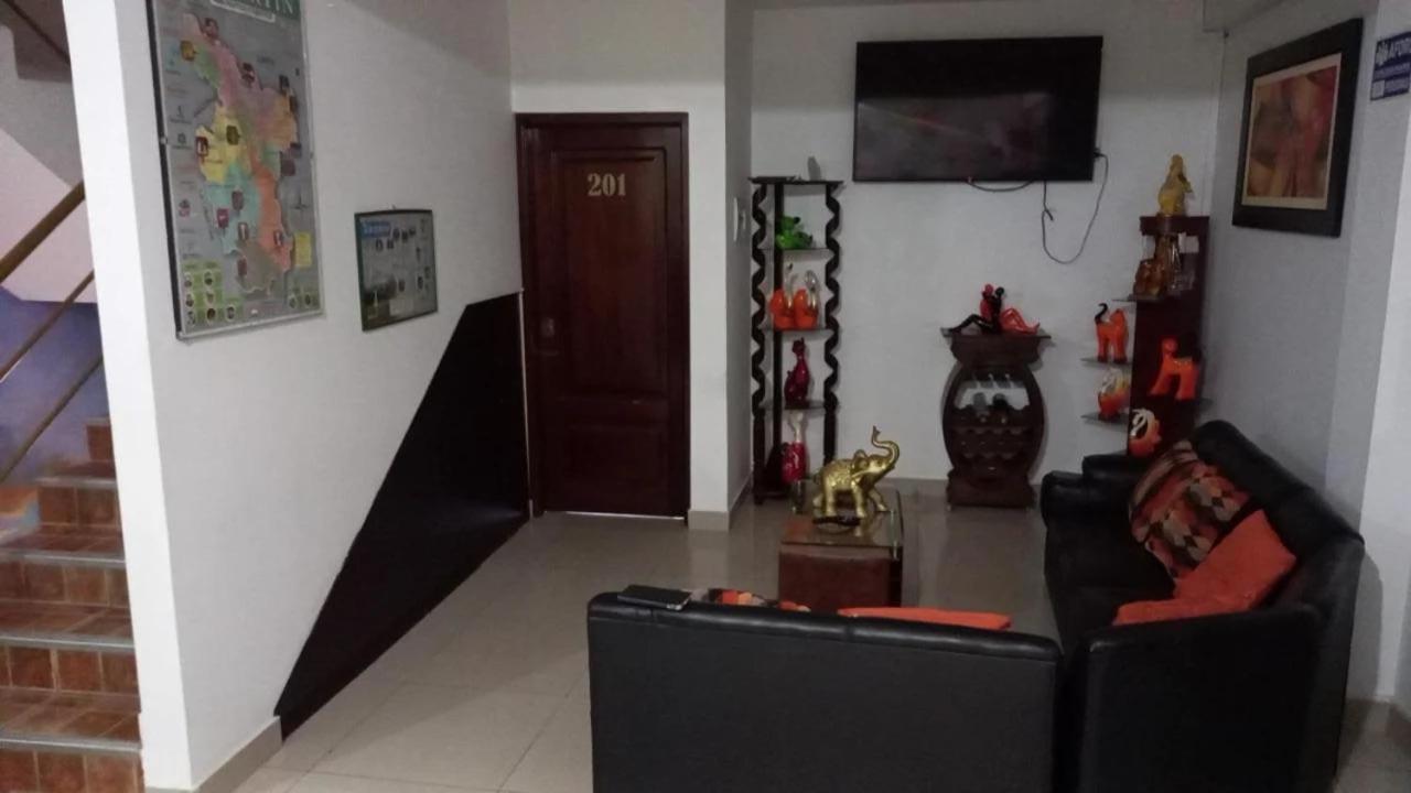 Hospedaje Renzo Tarapoto Exterior foto